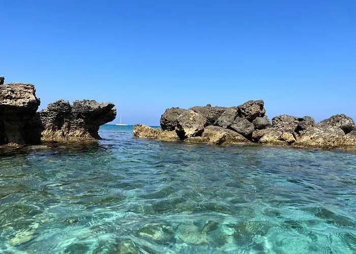 Adelais Bay Hotel